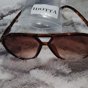 Stylish Tortoiseshell Sunglasses